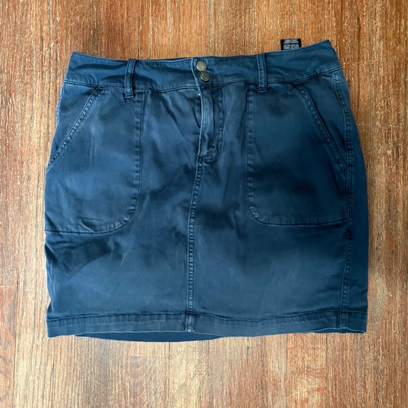 Liverpool Utility Skort - Federal Navy - 8 - Picture 3 of 10